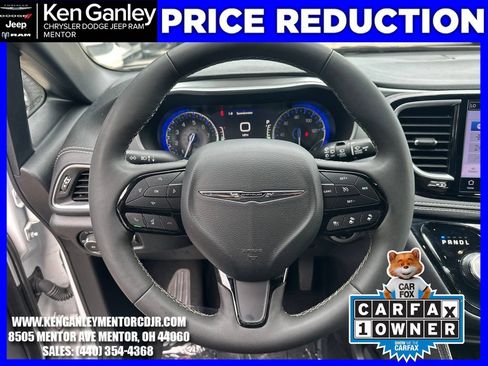 Used 2025 Chrysler Pacifica Limited FWD image 14