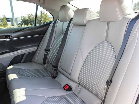 Used 2019 Toyota Camry SE image 18