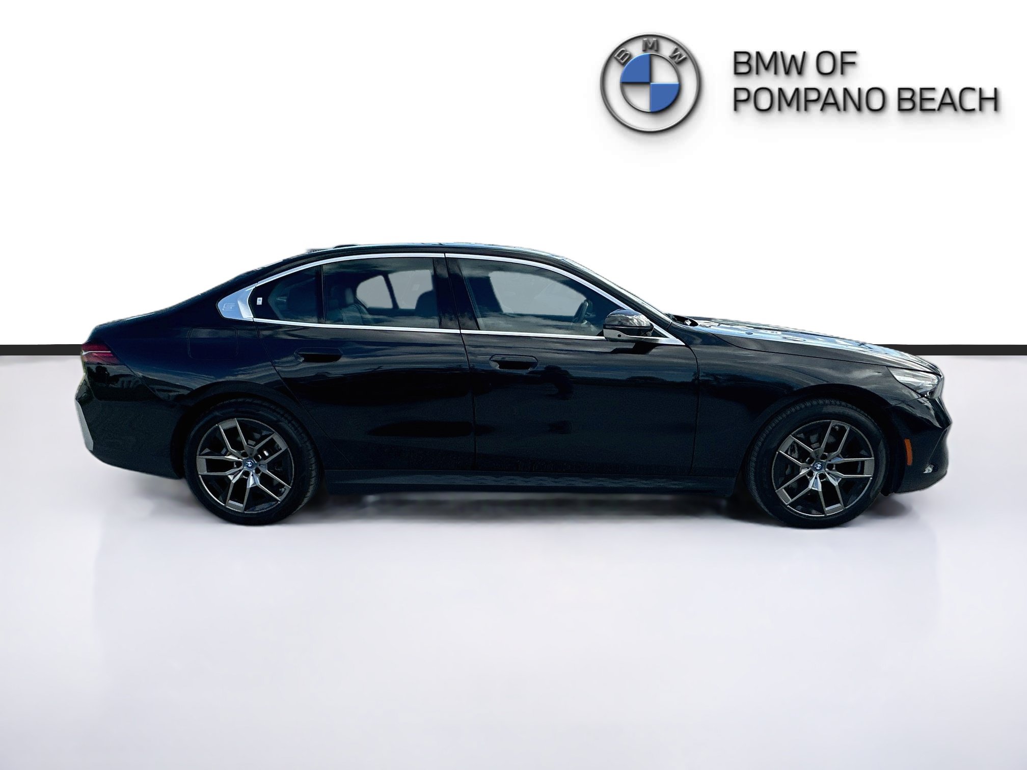 Used 2025 BMW i5 xDrive40 w/ Premium Package AWD/4WD image 8