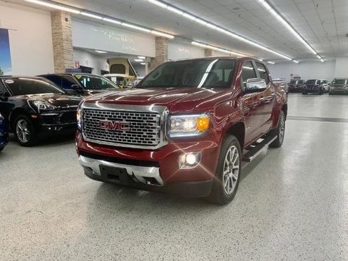 Used 2019 GMC Canyon Denali image 2
