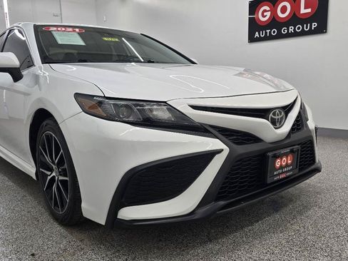 Used 2021 Toyota Camry SE FWD image 2