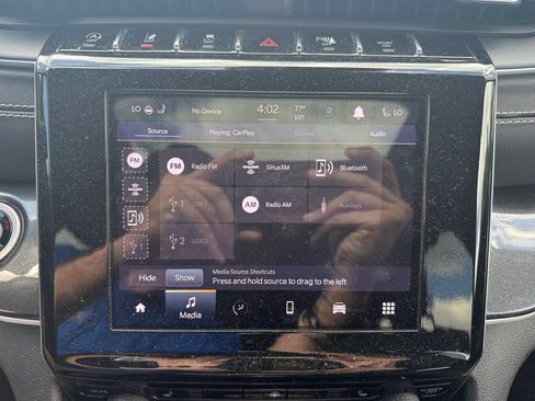 Used 2023 Jeep Grand Cherokee Laredo w/ Luxury Tech Group I AWD/4WD image 17