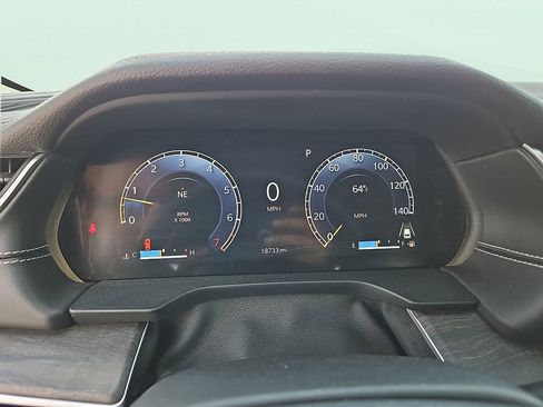 Used 2023 Jeep Grand Cherokee Limited w/ Luxury Tech Group II image 12