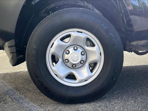 Used 2020 Toyota Tacoma SR image 7