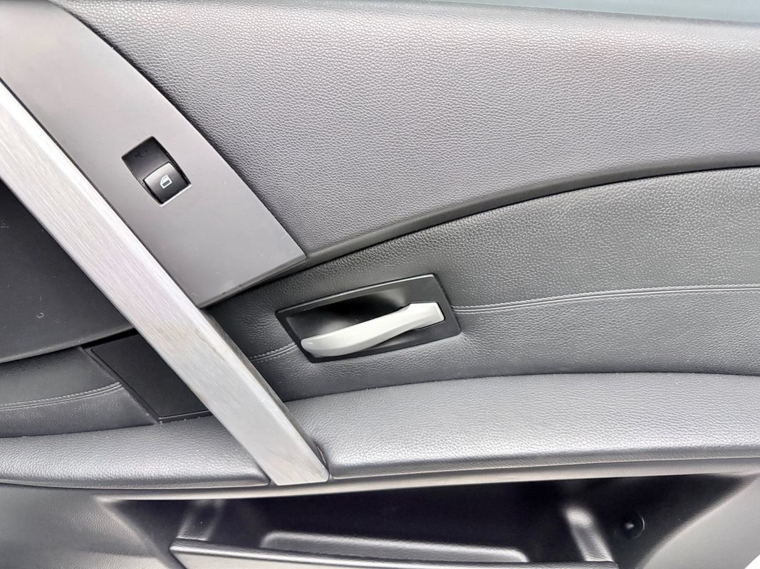 Used 2006 BMW M5 RWD image 16