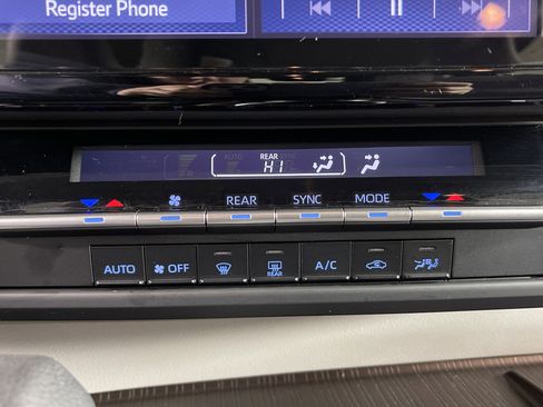 Used 2024 Toyota Sienna LE image 24