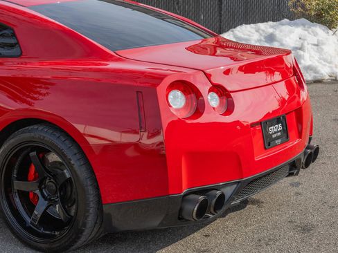 Used 2010 Nissan GT-R Premium image 30