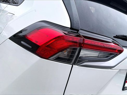 Used 2021 Toyota RAV4 Limited image 28