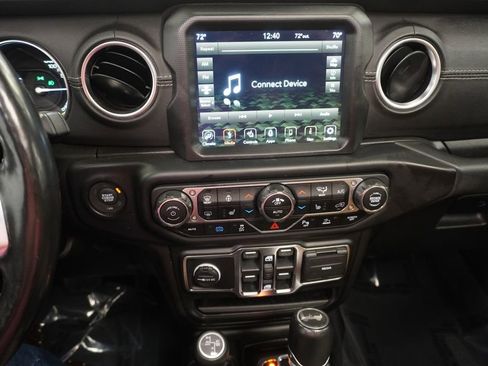 Used 2022 Jeep Wrangler Unlimited Sahara w/ Cold Weather Group AWD/4WD image 35