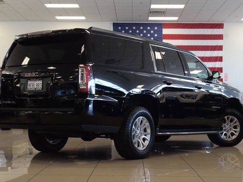 Used 2018 GMC Yukon XL SLT AWD/4WD image 35