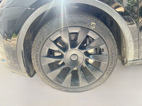 Used 2023 Tesla Model Y Long Range AWD/4WD image 33