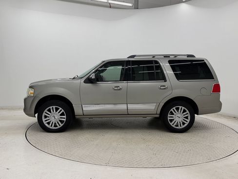 Used 2008 Lincoln Navigator 2WD image 2
