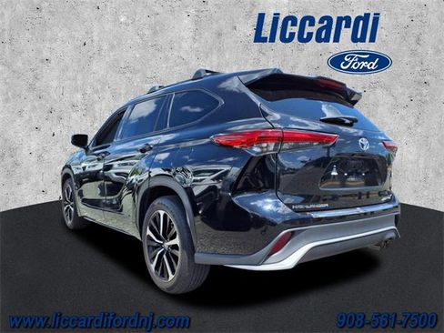 Used 2022 Toyota Highlander XSE image 4
