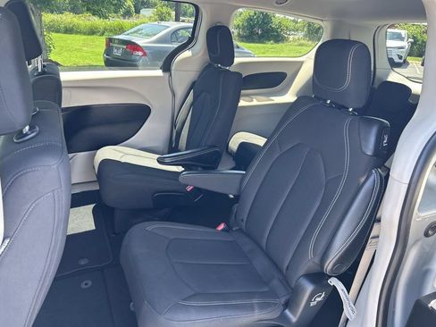 Used 2023 Chrysler Voyager LX FWD image 25