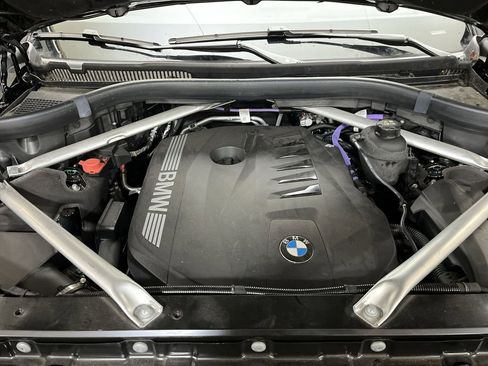 Certified 2024 BMW X7 xDrive40i w/ M Sport Package image 25