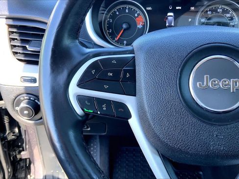 Used 2018 Jeep Cherokee Limited FWD image 22