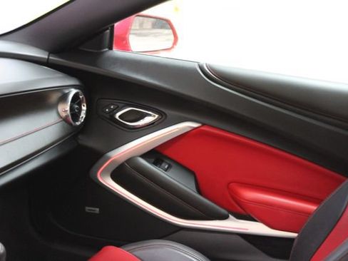 Used 2017 Chevrolet Camaro LT RWD image 9