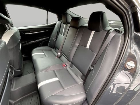 Used 2025 Toyota Camry SE w/ Convenience Package FWD image 25