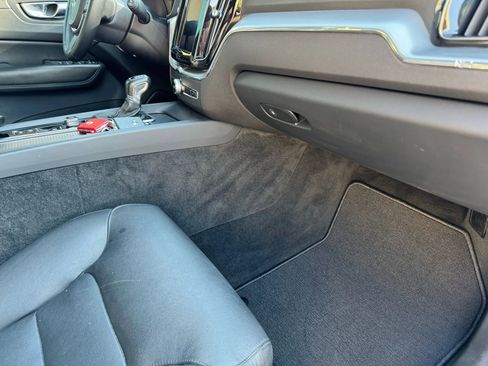 Used 2019 Volvo XC60 T6 Momentum w/ Protection Package Premier image 30