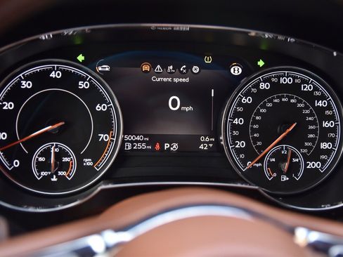 Used 2020 Bentley Bentayga image 25