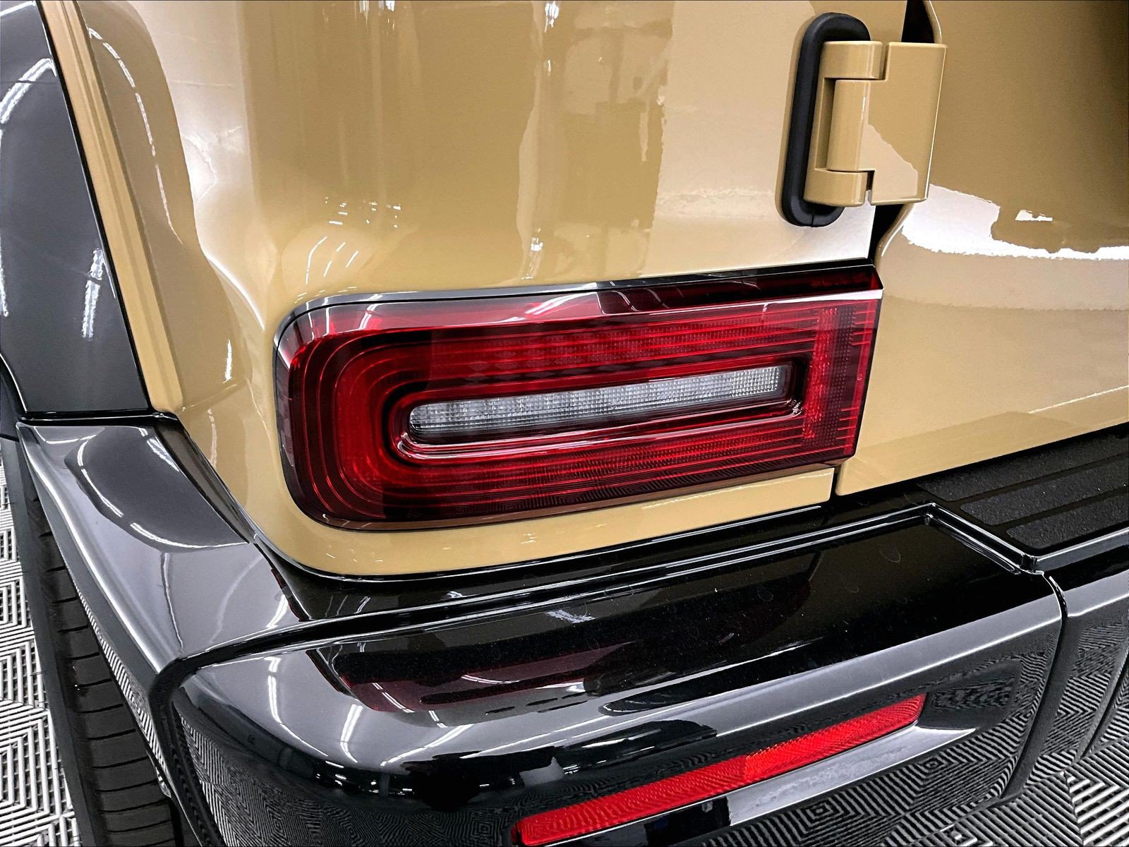 New 2027 Mercedes-Benz G 580 e image 12