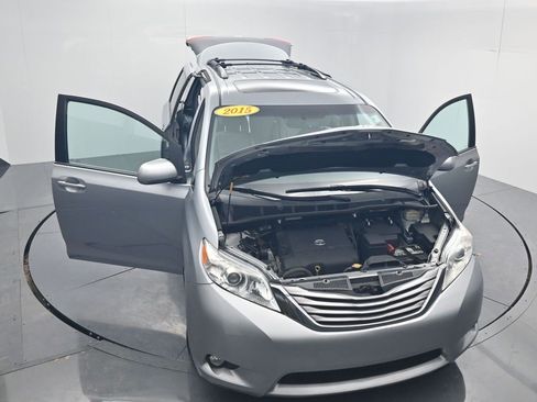 Used 2015 Toyota Sienna XLE image 60
