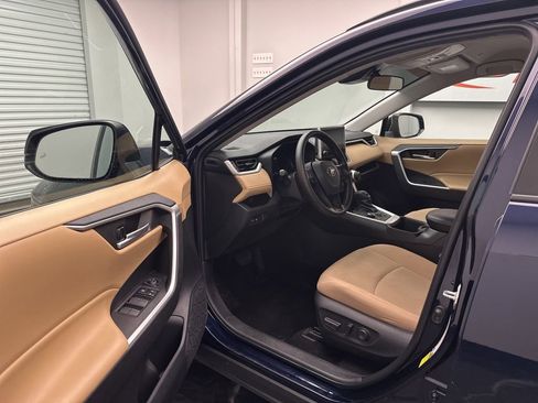 Used 2023 Toyota RAV4 XLE image 5