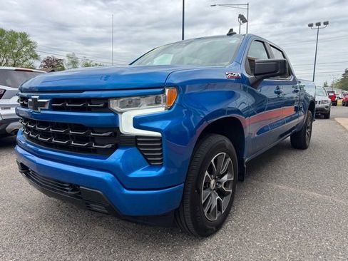 Used 2022 Chevrolet Silverado 1500 RST w/ Z71 Off-Road Package AWD/4WD image 3