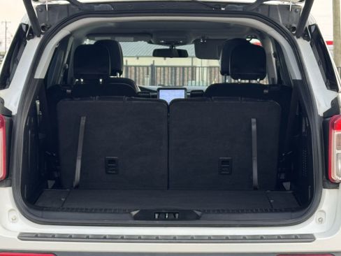 Used 2022 Ford Explorer XLT w/ Equipment Group 202A image 30