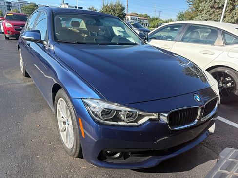 Used 2018 BMW 320i xDrive Sedan AWD/4WD image 5