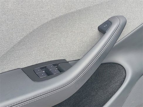 Used 2025 Tesla Model 3 Long Range image 19