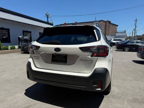 Used 2022 Subaru Outback Premium AWD/4WD image 3