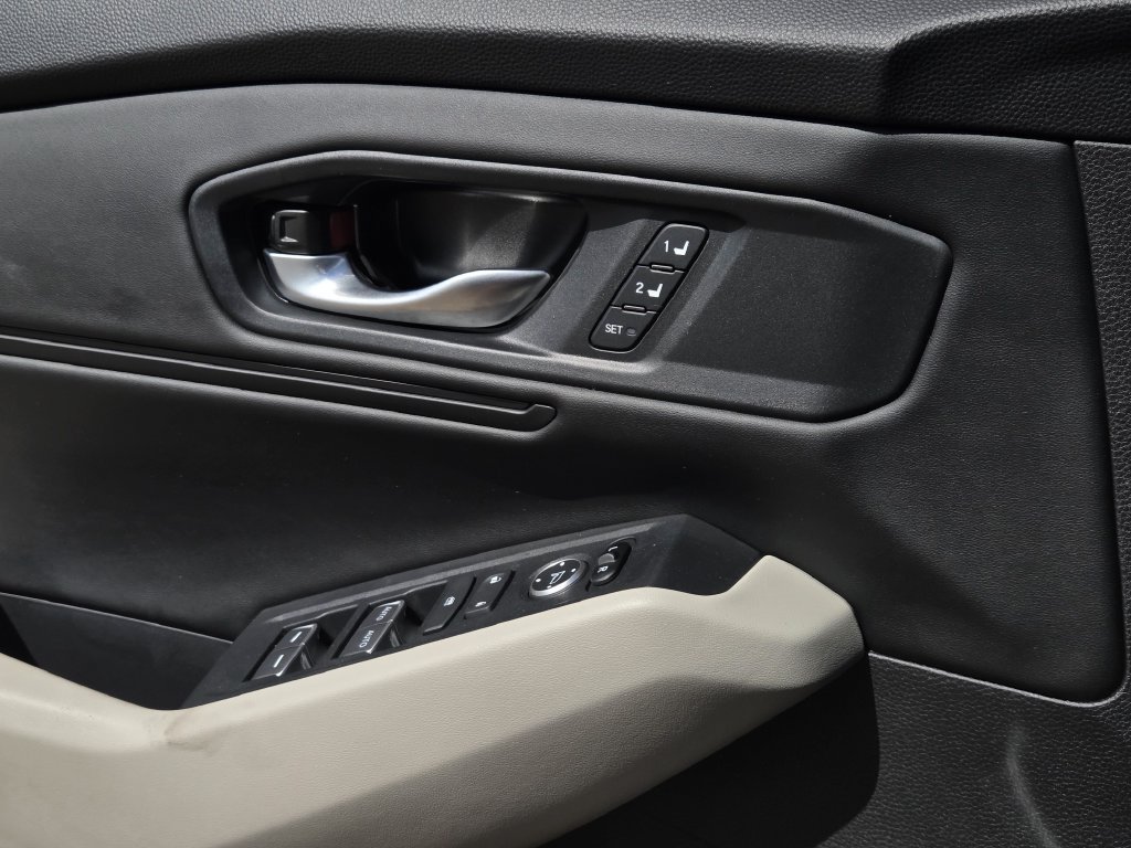 Certified 2025 Honda Accord EX-L image 19