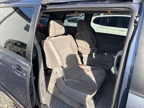 Used 2010 Toyota Sienna LE image 15