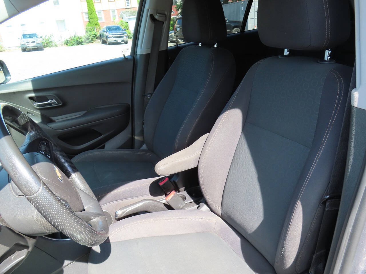 Used 2020 Chevrolet Trax LS w/ Tint and Cruise Package FWD image 18
