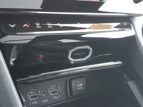 New 2026 Jeep Grand Cherokee L Limited w/ Limited Altitude Package AWD/4WD image 29
