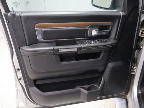 Used 2018 RAM 1500 Laramie AWD/4WD image 12