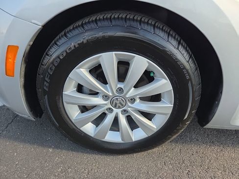 Used 2016 Volkswagen Beetle 1.8T S image 15