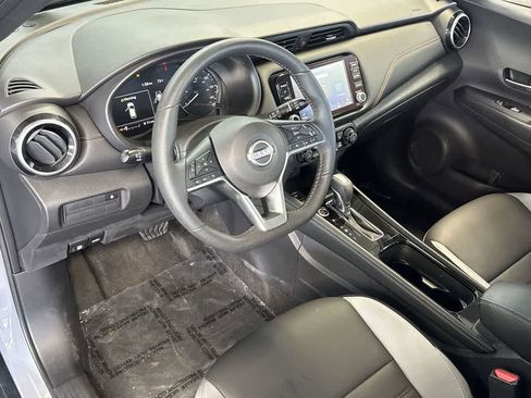 Used 2023 Nissan Kicks SR w/ SR Premium Package FWD image 13