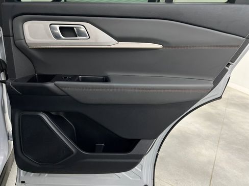 Used 2025 Ford Explorer Active image 21