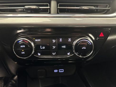 Used 2024 Chevrolet Trax LT w/ Driver Confidence Package FWD image 28