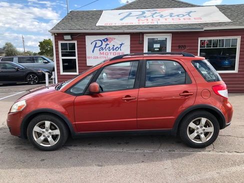 Used 2011 Suzuki SX4 Premium image 3
