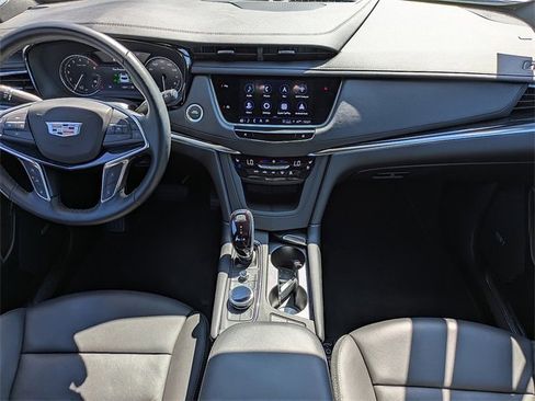 Certified 2025 Cadillac XT5 Premium Luxury image 16