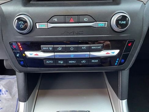 Used 2020 Ford Explorer Limited AWD/4WD image 12