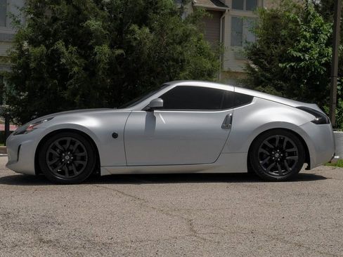 Used 2020 Nissan 370Z Coupe image 9