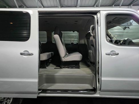 Used 2018 Nissan NV 3500 SV w/ Navigation Package RWD image 10