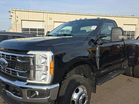 Used 2023 Ford F350 XLT image 5