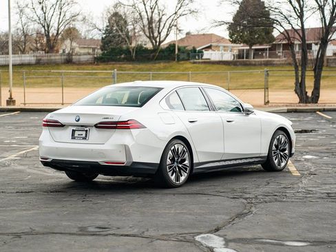 Used 2025 BMW i5 xDrive40 w/ Premium Package image 5