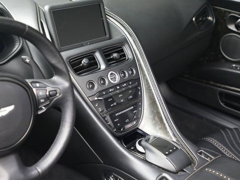 Used 2020 Aston Martin DB11 Volante image 32