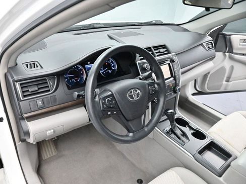 Used 2015 Toyota Camry LE FWD image 12